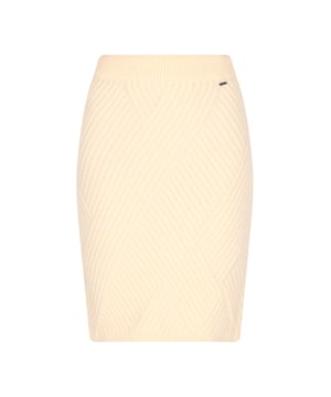 Mit einem einzigartigen diagonalen Rippmuster besticht dieser Rock durch seinen taillierten Bund und seine schmale Silhouette, die zum Saum hin enger wird und so einen Bleistift- oder Bodycon-Look erzeugt. Die kurze Länge reicht bis zur Mitte des Oberschenkels oder knapp über das Knie, was ihn für verschiedene Körpergrößen vielseitig tragbar macht. Ein dezentes Markenlabel am Bund verleiht diesem elegant einfachen Design eine zusätzliche Note von Raffinesse.  Rock