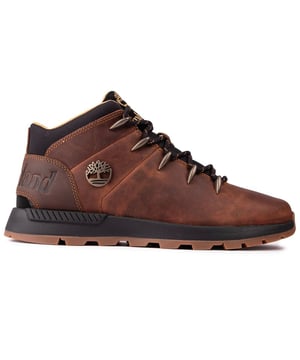 Esta bota Sprint Trekker Mid para hombre fue diseñada para ser cómoda y duradera. con un diseño lleno de estilo fresco. Cuenta con una parte superior de cuero Premium Timberland® y un forro de tela ReBOTL™ que contiene al menos un 50 % de plástico reciclado. Además. la plantilla liviana OrthoLite® y la entresuela de EVA moldeada por compresión se combinan para ofrecer amortiguación y soporte. Timberland apoya la fabricación responsable de cuero a través del Leather Working Group.