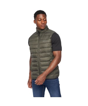 Gewebetechnik: Leicht. Design: Logo, Unifarben, Gesteppt. Durchgehender Reißverschluss. Taschenart: Zwei Seitentaschen. Ärmellos. Stehkragen. M: 102 cm. L: 107 cm. XL: 112 cm. XXL: 116,84 cm.