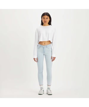 Dames Levis 710 Super Skinny Faithfully Yours Jeans in lichtblauw.- 5-pocket styling.- Gulp met rits en knoopsluiting.- Middelhoge taille.- Lederen merkopdruk achteraan.- Slank door heup en dij.- 60% Katoen 23% Viscose 16% Polyester 1% Elastane.- Ref: 177780510