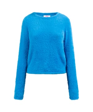 Ist der weich! Das flauschige Fransengarn, das aus dem myMo Pullover gestrickt ist, ist ultraweich und verleiht dem Pullover einen besonders chilligen Look. Schmaler, kurzer Schnitt, klassischer Rundhals, mehr braucht er nicht, um im Nu zum Liebling aufzusteigen.  Strickpullover