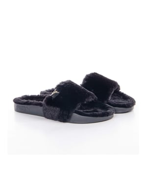 Puma Leadcat YLM Fluff Damen Pantoletten Schwarz Synthetik. Authentischer Schuh der Marke Puma - Streetwear/Sportswear-Design von Puma - Puma für modebewusste Frauen, perfekt für den Alltag - Die schwarzen Puma Pantoletten passen perfekt zu Ihrer Garderobe - Bequeme Synthetikmaterialien - Klassischer Riemen - Leadcat YLM Fluff - Synthetik