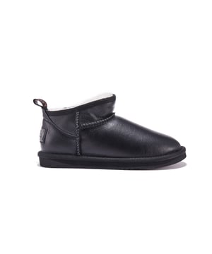 Buff leather finish
100% Grade A EcoTan twin face sheepskin
Shearling lining
EVA/Rubber sole