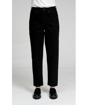 Mama-Jeans von TeeShoppen
Stylische und bequeme Jeans von TeeShoppen. Jeans sind das ganze Jahr über perfekt und eine offensichtliche Wahl für jedes Outfit. Eine gute und bequeme Jeans kann jeden Look vervollständigen.
Die Jeans sind hier in der Farbe Schwarz abgebildet.

 Welche Größe hat die Jeans?  
Jeans können in 24 verschiedenen Größen ausgewählt werden. Siehe und wählen Sie die Größe unter "Größe".
Die Größen sind für Frauen angepasst.

 Über TeeShoppen
Preis und Qualität müssen nicht immer dasselbe sein, und das wollen wir mit unseren Produkten von TeeShoppen unterstreichen. Das Ziel unseres Sortiments ist es, Ihnen die Möglichkeit zu geben, Ihre Garderobe mit einfachen und gleichzeitig modernen Kleidungsstücken zu ergänzen. Aber auch wenn die Kleidung einfach ist, haben wir keine Kompromisse bei der Qualität oder dem Design gemacht. Die Kleidungsstücke sind aus luxuriösen Materialien gefertigt, die angenehm zu tragen sind und sich für jede Gelegenheit stylen lassen. Suchen Sie einen Ort, an dem Sie zeitlose Kleidung für Männer und Frauen finden? Bei TeeShoppen zahlen Sie nicht für teure Marken und Kosten - nur für Qualität und Service. Und so wie sich die Modewelt ständig verändert, erweitern wir auch ständig unser Angebot.