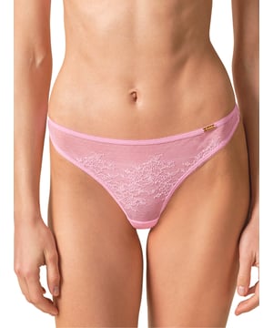 Gossard Glossies Lace Thong. Made with lace, lightweight fabric and a cotton-lined gusset. The product is machine washable.