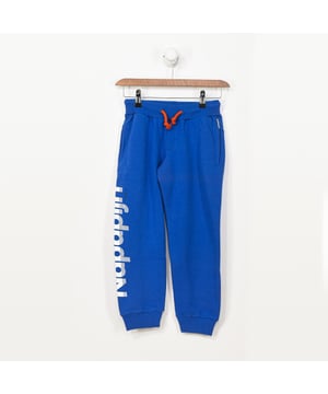 Pantalón largo sport Napapijri.
Color Azul
Cinturilla elástica con cordón ajustable.
Dos bolsillos en laterales.
Nombre de la marca estampado en lateral.
Costuras vistas a tono.
Acabado elastico.

Composición:  100% Poliester

Lavar máximo a 30ºC.
- No planchar.
- Permite usar secadora.
- No usar lejía.
- No admite el lavado en seco.