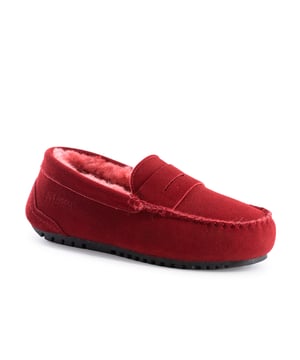 Cosy moccasin you will never want to take off your feet. The on trend loafer with the penny bar. Plush premium Australian sheepskin lining. Leather suede upper - Water Resistance. Full Australian sheepskin insole. Fine craftsmanship. Rubber sole for extra grip. Relaxed elegance at its best. 
We recommend buying one size up for this style.
