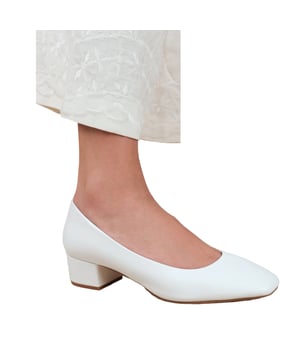 Obermaterial: Kunstleder, PU (Polyurethan). Marke: Where's That From. Einlegesohle: gepolstert. Laufsohle: Gummi, Traktionsgriff. Absatz: Low Block Heel. 6,86 cm. Niedrig geschnitten. Design: Unifarben. Zehenstil: Quadratisch. Material: langlebig. Zum Anschlüpfen. Passform: Weit.
