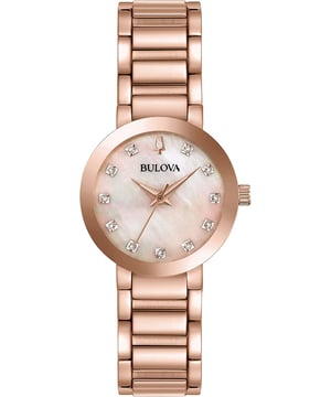 Dit Bulova Dames horloge beschikt over een Quartz binnenwerk. De kast (30 mm mm) is vervaardigd uit RVS (Rosékleurig) en heeft een Mineraalglas. De band is Rosékleurig RVS. Dit horloge uit de Bulova Futuro reeks is een mooi en tijdloos geschenk. Verras jezelf of iemand anders met dit cadeau. Bovendien geniet u hierbij van 2 jaar garantie tegen alle fabricagefouten.
