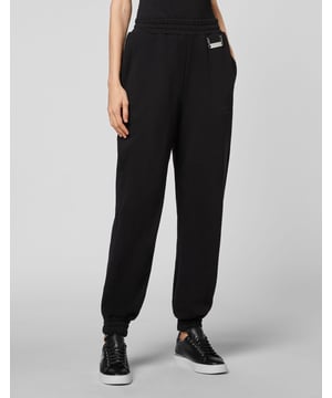 Pantalón jogging de vellón de algodón con la firma Plein bordada en la pierna izquierda. Placa de identificación cosida en la cintura. Dos bolsillos ribeteados. Cintura y puños elásticos.