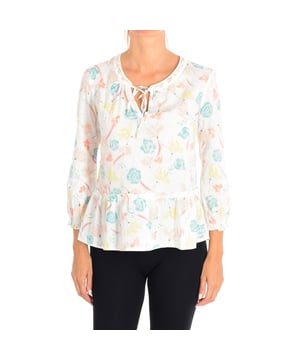 Benetton Lange Mouw Shirt
 Kleur Wit-blauw-geel
 Open hals met tapesluiting
 Bloemenprint ontwerp.
 Naden in toon zichtbaar.


 Samenstelling: 100% katoen

 Onderhoud:
 - Wassen op max. 30ºC.
 - Niet bleken.
 - Strijken op lage temperatuur.
 - Ondersteunt chemisch reinigen.
 - Geen droger gebruiken.
 Samenstelling: 100% katoen
 Onderhoud:
Onderhoud:
 - Wassen op max. 30ºC.
 - Geen bleekmiddel gebruiken.
 - Strijken op lage temperatuur.
 - Ondersteunt chemisch reinigen.
 - Geen droger gebruiken.