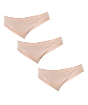 3-pack of panties Janira
 Medium size.
 Elastic waistband.
 Brand detail printed on the upper side.
 Intimo Janira guarantees maximum comfort and quality of its garments by choosing the best fabrics and offering the designs that best adapt to the style of each woman and the needs of each moment.
 Inner lining.
 Seams seen in tone.
 Composition: 93% Cotton, 7% Elastane
 Care:
Wash at a maximum temperature of 30º.
 - Do not use bleach.
 - Do not use dryer.
 - Do not iron.
 - Do not dry clean.