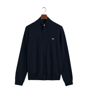 This GANT cardigan for men is a timeless classic with a practical front zipper and side pockets. The ribbed trims ensure a perfect fit, while the subtle crest graphic on the chest elegantly rounds off the design. A versatile piece of clothing that will fit effortlessly into any closet.