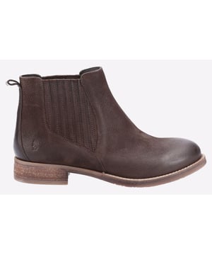 Klassieke Chelsea Boot stijl; De Edith Boot biedt de hele dag door comfortabel draagcomfort met de Cushion Comfort Memory Foam leren sok met een lus aan de achterkant voor gemakkelijk aan- en uittrekken. Kwaliteitslederen bovenkant met dubbele elastische inzet
- Kwaliteit lederen bovenkant
- Dubbel elastisch kruisje
- Leren kraag met zachte en comfortabele voering van textiel
- Schachtomtrek: 27cm