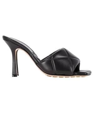 VINTAGE, RRP AS NEW
The Bottega Veneta Lido Mules in Black Leather offer a touch of luxurious elegance, designed with impeccable craftsmanship and attention to detail. These stunning sandals showcase woven lambskin leather in a chic beige hue, complemented by an elongated square open toe and a sophisticated 4-inch heel for a statement-making silhouette.
with Box, Dust bag


Bottega Veneta Lido Mules in Black Lambskin Leather
Condition: Very good
Signs of wear: Include Box., Minor markings, Lightly used but very well maintained. Minor mark at soles & creasing, light scuffing at the soles and heels.
Packaging: Box, Dust bag
Color: black
Material: Lambskin Leather
Size: EU36.5
Measurements: Heel height: 100; Insole length: 260
SKU: NAPPUGBSH373761W