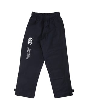 Polyester/katoen 3/4 voering met nylon onderbeenvoering. Elastiek in de taille met binnenkoord. Twee zijzakken met rits. Dijhoge zijwaartse ritsen. Open zomen stijl met verstelbare tabbladen aan de uiteinden van de benen. Branding op rechterbeen. 100% Polyester. Leeftijd/Taart (Inches - te passen): 14- 28/29.