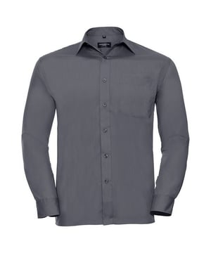 65% Polyester, 35% Baumwolle. Gewebetechnik: Leicht. Gewebe: Popelin. Design: Unifarben. Rückenpasse, Pflegeleicht, Zwei Falten. GSM (Gramm pro Quadratmeter): 110. Taschenart: 1 Brusttasche. Bündchen: anpassbar, Geknöpft, Abgerundet. Nachhaltigkeit: Amfori-Freigabe, Better Cotton Initiative, Oeko-Tex Standard 100 zertifiziert, WRAP Zertifikat. Stäbchenhalsband. Langärmlig. Saum: Gerade.