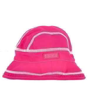 VINTAGE, RRP AS NEW
From French label Jacquemus's new collection, the Le Bob Frescu hat offers a chic and contemporary finish to your casual wardrobe. This hat features a classic bucket silhouette made from pink nylon, accented with contrasting overlock stitch detailing for a modern touch. The look is completed with a rubberized logo patch, adding a signature touch to this stylish accessory. Perfect for adding a touch of French flair to your everyday looks, this hat showcases excellent craftsmanship and attention to detail.




Jacquemus  Le Bob Frescu Bucket Hat in Pink Nylon
Condition: Excellent
Signs of wear:  No sign of wear.
Packaging: None
Color: Pink | rose
Material: nylon
Size: ONE SIZE
Measurements: Height: 200; Length: 300
SKU: NAPPUGBAC373167W