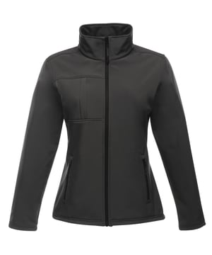 100% Softshell. Wasserdichte und atmungsaktive Konstruktion. Windbeständiges Membrangewebe. Innere Reißverschlussabdeckung. 2 untere Reißverschlusstaschen und 1 Brusttasche. Verstellbarer Kordelzug am Saum. Geformte Passform. Regatta Damen-Größen (Brustumfang ca.): 6 (30in/76cm), 8 (32in/81cm), 10 (34in/86cm), 12 (36in/92cm), 14 (38in/97cm), 16 (40in/102cm), 18 (43in/109cm), 20 (45in/114cm), 22 (48in/122cm), 24 (50in/127cm), 26 (52in/132cm), 28 (54in/137cm), 30 (56in/142cm), 32 (58in/147cm), 34 (60in/152cm), 36 (62in/158cm).