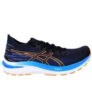 Betreten Sie unvergleichliche Unterstützung und Stil mit den Asics Gel-Kayano 29 MK Herren Laufschuhen in Marineblau. Entworfen für Läufer, die Stabilität ohne Komforteinbußen verlangen, kombiniert diese Edition fortschrittliche Dämpfungstechnologie mit einem eleganten Marineblau-Design. Ob auf der Bahn oder bei langen Läufen, diese Schuhe bieten bei jedem Schritt eine reaktionsschnelle und sichere Fahrt.

Wichtige Merkmale:
Marineblaues, technisches Mesh-Obermaterial:

Bietet überlegene Atmungsaktivität und eine flexible, adaptive Passform, die Ihre Füße während intensiver Läufe kühl und sicher hält.

Fortschrittliche GEL-Dämpfung:

Strategisch im Fersen- und Vorfußbereich platziert, absorbiert das GEL-System Stöße und reduziert die Aufprallkräfte für einen sanfteren, komfortableren Schritt.

Reaktionsfreudige FlyteFoam-Zwischensohle:

Bietet ausgezeichnete Energierückführung, um Ihre Schritt­effizienz zu verbessern und Müdigkeit bei längeren Läufen zu reduzieren.

Verbesserte Stabilitätsunterstützung:

Verfügt über das DuoMax™-Unterstützungssystem zur Steuerung der Überpronation, das für einen natürlichen Gang und zusätzliche Stabilität bei jedem Schritt sorgt.

Langlebige Gummiaußensohle:

Entwickelt für zuverlässigen Halt auf verschiedenen Oberflächen, bietet diese Außensohle dauerhaften Grip und Strapazierfähigkeit für vielfältige Laufbedingungen.

Erleben Sie Ihre Laufreise neu mit den Asics Gel-Kayano 29 MK Herren Laufschuhen in Marineblau – eine perfekte Kombination aus Leistung, Unterstützung und modernem Design für jede Meile, die Sie erobern.