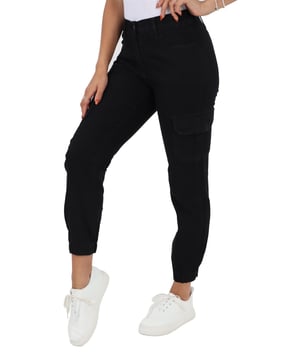 Dames elastische, zelfgeboeide jeans, stretchdenimbroek met normale pasvorm. - - . De elastische, zelfgeboeide vorm maakt ze tot de perfecte jeans voor elke dag. - - . Elastiek aan de zijkant voor extra comfort. - - . Cargozak aan de zijkant. - - . Zoom met zijsplitten voor meer comfort. - - . Ritssluiting en knoopsluiting in de taille. - - . Jeans met perfecte pasvorm, je voelt je elke keer weer goed.