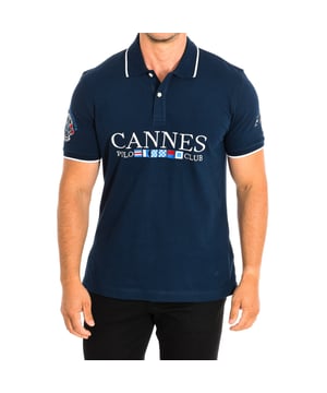 Kurzärmeliges Polo La Martina.
 Farbe Navy
 Ideal, um einen lässigen und modernen Look zu vervollständigen.
 Abgesetzter Reverskragen.
 Mittlere Knopfleiste auf der Vorderseite.
 Gesticktes Logo auf der oberen Vorderseite.
 Grafiken auf der Vorder- und Rückseite mit Motiven der Marke.
 Nähte in Ton gehalten.

 Zusammenstellung: 35% Baumwolle, 5% Elasthan.

 - Maximal bei 30ºC waschen.
 - Bügeln bei mittlerer Temperatur, max. 110ºC.
 - Die Verwendung eines Trockners ist nicht erlaubt.
 - Darf nicht gebleicht werden.
 - Erlaubt keine chemische Reinigung.
 Zusammensetzung: 35% Baumwolle, 5% Elasthan.
 Pflege:
- Maximal bei 30ºC waschen.
 - Bügeln bei mittlerer Temperatur, max. 110ºC.
 - Die Verwendung eines Trockners ist nicht erlaubt.
 - Keine Bleichmittel verwenden.
 - Chemische Reinigung ist nicht möglich.