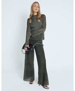 Wide leg, Plisse, Elasticated waistband, Long leg length