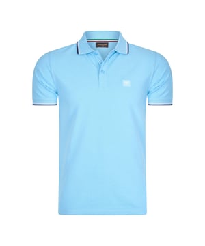 Heren polo van het merk Cappuccino Italia. De polo's van Cappuccino Italia zijn gemaakt van katoen en polyester, en hebben een normale pasvorm. Het zachte katoen zorgt voor een heerlijk draagcomfort.  Merk: Cappuccino ItaliaModelnaam: Polo Applique PiqueCategorie: heren poloMaterialen: katoen en polyesterKleur: lichtblauw