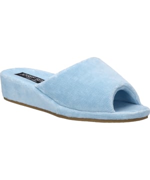 Ontdek de Marseille 01 van JOSEF SEIBEL, een pantoffel verkrijgbaar in de aantrekkelijke kleur Ijsblauw en speciaal ontworpen voor dames. Dit model onderscheidt zich door zijn bovenmateriaal van badstof, dat niet alleen zorgt voor een aangenaam draaggevoel, maar ook ideaal is voor de warme zomerdagen. De zool in Beige is gemaakt van rubber, wat de schoen bijzonder duurzaam maakt. Het biedt meer grip en profiel, waardoor de Marseille 01 de perfecte metgezel voor thuis is. Het bijzondere van deze schoen ligt in de constructie: de AGO-maakwijze, een lichte en vormvaste productiemethode waarbij het bovenleer aan de onderkant van de binnenzool wordt gelijmd en vervolgens de loopzool wordt gelijmd. Deze techniek geeft de schoen een unieke kwaliteit en duurzaamheid, los van Fast Fashion, en benadrukt ons streven naar Slow Fashion. De Marseille 01 maakt deel uit van de Relax-collectie van JOSEF SEIBEL, bekend om zijn pasvormgarantie en beste kwaliteit. Een schoen die gezelligheid herdefinieert en waarmee je de mooiste momenten thuis kunt beleven. Of het nu is om te ontspannen na een lange dag of om samen te zijn met familie, deze pantoffel ondersteunt een aangenaam en comfortabel gevoel bij elke gelegenheid. De rubberen zolen zijn niet alleen slijtvast, maar ook hittebestendig en moeilijk doordringbaar door scherpe voorwerpen, waardoor de schoen bijzonder duurzaam is. Met de Marseille 01 koop je niet alleen een schoen, maar een stuk traditie en kwaliteit dat de waarden en het vakmanschap van JOSEF SEIBEL weerspiegelt.