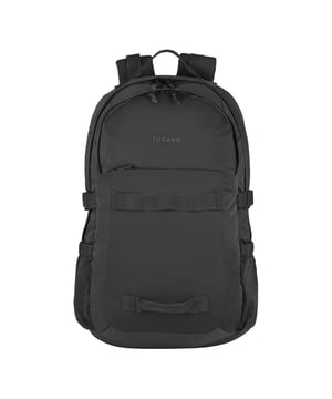Mochila unisex. El cierre es con cremallera. Los bolsillos internos son uno con cremallera y dos abiertos. Los bolsillos externos son dos frontales con cremallera y dos bolsillos laterales abiertos. Falta la correa para el hombro. El mango es de tereftalato de polietileno reciclado. Hay dos compartimentos internos. El material exterior es tereftalato de polietileno reciclado. Internamente es tereftalato de polietileno reciclado. Medidas: 32x48x19 cm. Producto de moda