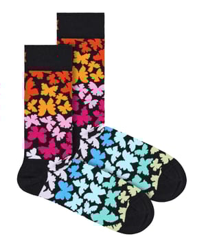 Happy Socks - Calcetines Mariposa para Hombre y Mujer ¿Necesitas un poco de color en tu cajón de los calcetines? Ahora puedes añadir un poco de diversión a tu armario con los calcetines Happy Socks Adult Novelty Butterfly Socks. Hechos de algodón peinado 86% para un máximo confort y suavidad, lo que significa que serán lo suficientemente cómodos para llevarlos todo el día. Cada par tiene un fondo negro y dibujos de mariposas multicolores en la parte superior, por lo que podrás mostrar tu amor por este colorido insecto dondequiera que vayas.Estos calcetines están diseñados con talones y punteras reforzados, lo que te proporciona una mayor comodidad y durabilidad, por lo que podrás llevarlos con frecuencia sin preocuparte de que se deshagan.Los calcetines novedosos son un gran regalo para amigos y familiares a los que les encanta mezclar las cosas cuando se trata de sus opciones de ropa y estos calcetines divertidos y coloridos son una gran elección.Happy Socks es una marca popular que ofrece calcetines de alta calidad que combinan diseños únicos y artesanía. Mikael Söderlindh y Viktor Tell tuvieron la visión de difundir la felicidad convirtiendo un artículo de uso cotidiano en una colorida pieza de diseño.Hoy, Happy Socks ha llegado a 90 países y a todos los continentes. Con Concept Stores en todo el mundo, desde Los Ángeles a Tokio, Happy Socks se puede encontrar en más de 10.000 boutiques de moda.Estos calcetines están hechos de 86% algodón, 12% poliamida, 2% elastano y vienen en 2 tamaños: Hombre 6-11 UK y Mujer 4-7 UK. Vienen en negro con mariposas de colores y son lavables a máquina.Extra Product DetailsHappy Socks Adult Novelty SocksSoft Combed Cotton1 Pair Per PackReinforced Heel & ToeButterfly PatternsBlack with colourful patternsA Perfect Gift IdeaSoft & ComfortableHappy Socks Branded2 Size OptionsMachine Washable