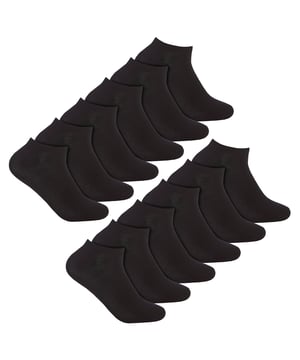 We hebben deze hoogwaardige bamboesokken ontwikkeld die ideaal zijn om te dragen met sportschoenen. Bamboe is een luxueuze natuurlijke vezel die zacht aanvoelt op je huid en langer meegaat dan katoen. We hebben een breed scala aan stijlen en kleuren van onze bamboesokken voor dames voor elk wat wils, dus je kunt een paar vinden dat perfect bij je outfit past. Bamboevezel is zachter dan katoen, dus als je luxe wilt zachtheid, bamboe is de juiste keuze. Het voert vocht op natuurlijke wijze van je voeten af, dus als je veel zweet omdat je aan het sporten bent of als het buiten bloedheet is, zullen je voeten minder zweten dan met normale katoenen sokken. Deze bamboe sneakersokken zijn verkrijgbaar in drie kleuren, waaronder zwart, wit en naturel. Ze zijn verkrijgbaar in 37-42 EU en worden geleverd in een verpakking van twaalf.