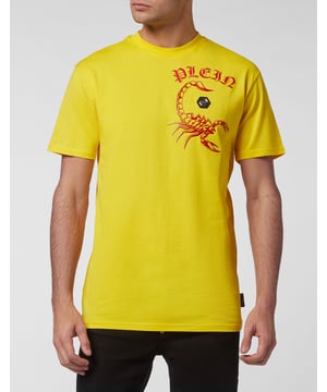 Dieses T-Shirt aus Baumwolljersey mit Rundhalsausschnitt ist ein echter Knaller. Das Kleidungsstück ist mit dem Skorpion-Print bedruckt, dem neuen Designelement der Saison. Ein Aufnäher aus Saffianleder mit dem PP-Hexagon ist auf der linken Brustseite aufgenäht. Zwei-Nadel-Nähte an den Säumen.