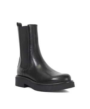 Sturdy and stylish, Palmo is a reliable and versatile choice on chilly days. From its chunky sole to its flattering length, these boots feature elasticated side panels and handy pull tabs for ease of wear.