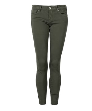 Passform (Skinny)
Mittlere Taille (Mid Waist)
Mit Reißverschluss und gebrandeter Knopf verschließbar
Drei Taschen vorne, zwei hinten
Vordere Taschen mit gebrandeten Nieten verziert
Hergestellt aus hochwertigem Material mit Baumwollanteil