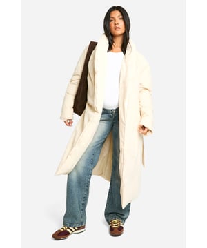 Wrap up in the latest coats and jackets and get out-there with your outerwearBreathe life into your new season layering with the latest coats and jackets from boohoo. Supersize your silhouette in a padded jacket, stick to sporty styling with a bomber, or protect yourself from the elements in a plastic raincoat. For a more luxe layering piece, faux fur coats come in fondant shades and longline duster coats give your look an androgynous edge.