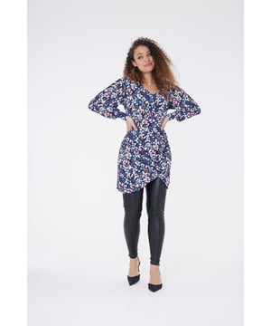 Este elegante vestido con estampado de leopardo será un auténtico punto de atención. El escote en V y las mangas globo elásticas trabajan juntas para crear una silueta ultra femenina. Este vestido favorecedor te llevará del día a la noche y se convertirá en tu nuevo favorito.

95% Poliéster, 5% Elastano

Lavado a máquina a 40°