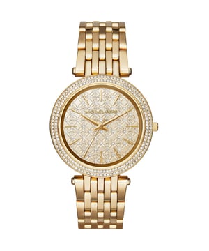 Omarm de oogverblindende elegantie van het Michael Kors MK3398 dameshorloge, gemaakt om bij elke gelegenheid een statement te maken. Dit prachtige horloge heeft een luxe goudkleurige roestvrijstalen armband en een prachtig ontworpen wijzerplaat versierd met ingewikkelde patronen en fonkelende stenen accenten. De buitenste rand is ook bekleed met stenen, wat de verfijnde allure versterkt. De goudkleurige wijzers en markeringen van het horloge vormen een warm contrast tegen de versierde achtergrond, zodat het horloge goed leesbaar is terwijl de weelderige charme behouden blijft. Met het betrouwbare kwartsuurwerk en de waterbestendigheid tot een bepaald niveau combineert dit horloge functionaliteit met een ongeëvenaarde stijl. Specificaties Merk Michael Kors Model MK3398 Barcodenummer 4053858469402 Geslacht Dames Diameter 40 mm Kastmateriaal Roestvrij staal Kleur gouden wijzerplaat Kleur goud met stenen versieringen Bandmateriaal Roestvrij staal Kleur gouden band Beweging Quartz Waterbestendigheid 5 ATM Kenmerken Stenen accenten, tijdloos design
