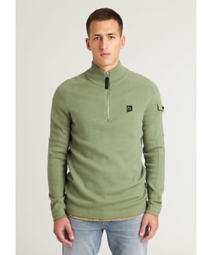 De Oscar Half Zip is een regular fit knit met een mockneck en een halfzip. Voorzien van een sleeve pocket en signature CHASIN' details.