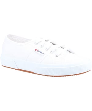 Voor altijd iconisch, voor altijd nieuw. De Superga 2750 sneakers zijn een Italiaans stijlkenmerk en een authentiek designstuk. Een blijvende modefavoriet seizoen na seizoen.