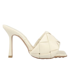 Intrecciaton Lammleder-Mules.
  • Gummigeinjectete Lederlaufsohle
  • Absatz: 9 cm | 3,5'

  Hergestellt in: Italien Maße: Höhe: 90 mm