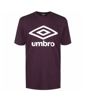 La camiseta de logotipo grande de Umbro Men es un elemento básico clásico y versátil que combina la comodidad y el estilo sin esfuerzo. Diseñado con simplicidad y un enfoque en la calidad, esta camiseta ofrece un aspecto atemporal que es adecuado para varias ocasiones.

Hecho a partir de materiales de alta calidad, esta camiseta asegura una sensación suave y cómoda contra la piel. La tela es duradera y transpirable, lo que permite un flujo de aire óptimo y ventilación, manteniéndolo fresco y cómodo durante todo el día.

Con su diseño limpio y discreto, esta camiseta presenta un gran logotipo de Umbro que se muestra prominentemente en el cofre. El logotipo agrega un toque de sofisticación deportiva y muestra su aprecio por la renombrada marca Umbro.

La camiseta está diseñada con un ajuste regular, que proporciona una silueta cómoda y relajada. Cuenta con mangas cortas y un cuello de la tripulación, creando un aspecto clásico y versátil que combina bien con una variedad de fondos, ya sean jeans, pantalones cortos o corredores.

Ideal para salidas casuales, actividades deportivas o simplemente descansar, la camiseta de logotipo grande de los hombres de Umbro ofrece estilo y comodidad. Su diseño minimalista y su logotipo icónico lo convierten en una adición versátil a su guardarropa, lo que le permite mostrar su afinidad por la calidad y la moda atemporal.

Elija la camiseta de logotipo grande de los hombres de Umbro para su ajuste cómodo, materiales premium y marca icónica. Ya sea que esté llegando al gimnasio, saliendo con amigos o haciendo recados, esta camiseta es una elección confiable que combina sin esfuerzo estilo y comodidad cotidiana.