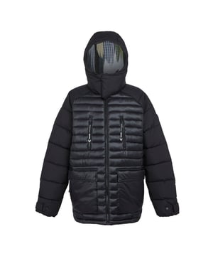 100% Polyester. Vulling: Feather-Free, Midweight, Synthetisch Dons. Voering: Bedrukt. Stof: Ripstop, Getextureerd. Ontwerp: Gewoon, gewatteerd. Stoftechnologie: Duurzaam, DWR Afwerking, Waterafstotend. Halslijn: Kapitein. Mouwtype: Met lange mouwen. Eigenschappen motorkap: Opgegroeide motorkap, regelklep. Pasvorm: Relaxed model. Lengte: Kort. Zakken: Binnen, Ritssluiting, 2 Borstzakken, 2 Onderzakken, Klepsluiting. Bevestiging: Volledige ritssluiting. Duurzaamheid: Wreedheidvrij, gemaakt van gerecycleerde materialen.. S: 38 in. M: 40 in. L: 42 in. XL: 44 in. XXL: 48 in. 3XL: 51 in.