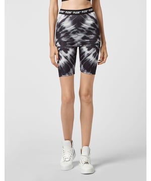 Monochrome Bike-Shorts aus Stretch-Viskose-Mischung Jersey mit dem Tie-Dye-Print. Das Logo ist jacquardgewebt auf dem elastischen Bund.