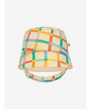 The Bonnie Mob depict passion and colour into their eco-friendly, sustainable abstracts. This girls bucket hat features rainbow patterning via sustainable properties and an innovative perspective. They will look effortlessly adorable. Note: There is Only a Strap For the Smallest Size (12-24m) 95% Organic Cotton 5% Elastane
