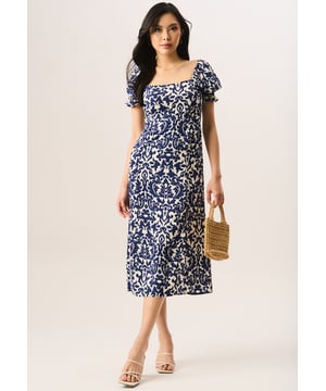 ¡Presentamos nuestro moderno vestido midi con dobladillo dividido y mangas abullonadas azules! Con su impresionante color azul, mangas abullonadas y dobladillo dividido, este vestido es perfecto para hacer una declaración. El largo midi añade sofisticación, convirtiéndolo en una opción versátil para cualquier ocasión. Destaca con estilo con este vestido imprescindible.