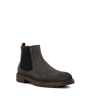 Expertly constructed from the finest material, this timeless and traditional silhouette will provide a sartorial foundation to any wardrobe. Constructed with elastic side panels, a convenient back-pull-on tab, and a rubber sole for added comfort, our Cheltenham Chelsea boot fuses master craftsmanship with contemporary British styling.