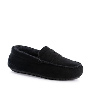 Cosy moccasin you will never want to take off your feet. The on trend loafer with the penny bar. Plush premium Australian sheepskin lining. Leather suede upper - Water Resistance. Full Australian sheepskin insole. Fine craftsmanship. Rubber sole for extra grip. Relaxed elegance at its best. 
We recommend buying one size up for this style.