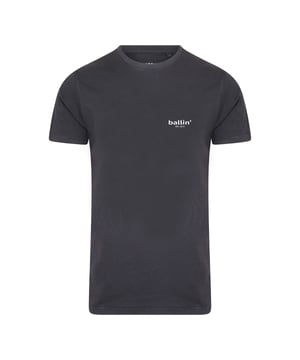 Heren t-shirt van het merk Ballin Est. 2013. Deze shirts van Ballin Est. 2013 zijn gemaakt van 100% biologisch katoen, en hebben tapered fit. Dit is een iets smallere pasvorm. Het zachte katoen zorgt voor een heerlijk draagcomfort.  Modelnaam: Small Logo ShirtCategorie: heren t-shirtMaterialen: biologisch katoenKleur: grijs