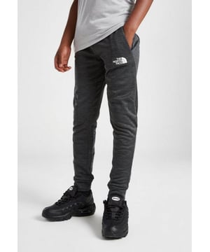 Neem het van de straten naar de bergen met deze juniors' Mittellegi Track Pants van The North Face. In een grijze kleurstelling zijn deze broek gemaakt van gedeeltelijk gerecycled polyweefsel voor duurzame comfort. Ze hebben een elastische tailleband en een trekkoord om ze op hun plaats te houden, terwijl open handzakken ruimte bieden voor je essentiële spullen. Afgewerkt met een contrasterend Simple Dome-badge op de linkerdij en rechterkuit.
